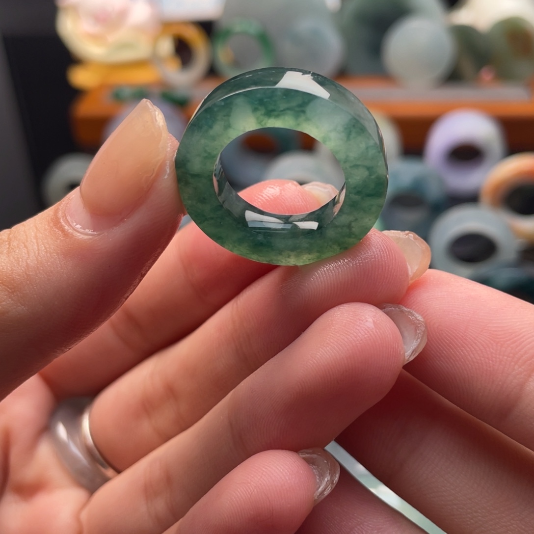 定制翡翠未镶嵌戒指