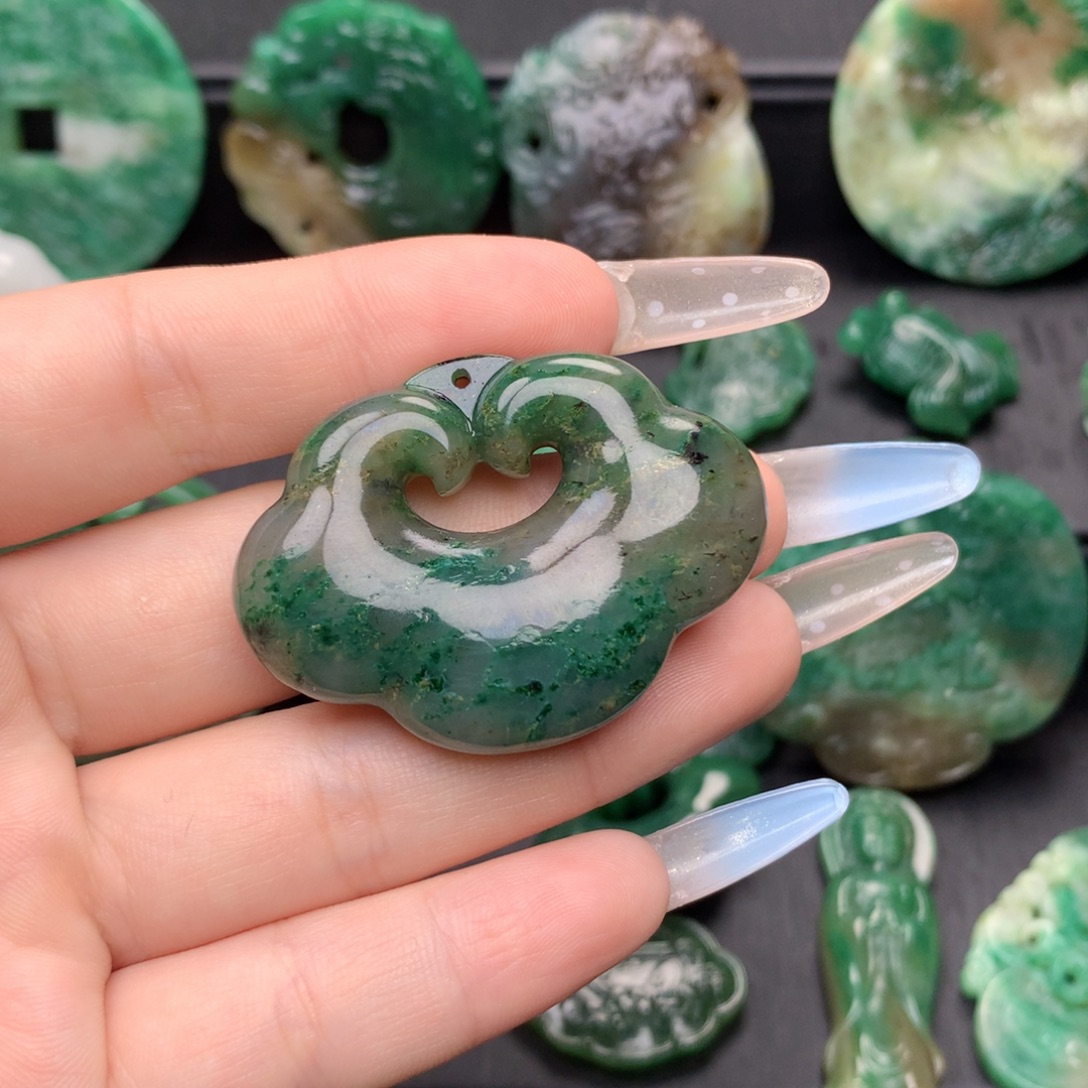 未镶嵌独山玉颈饰