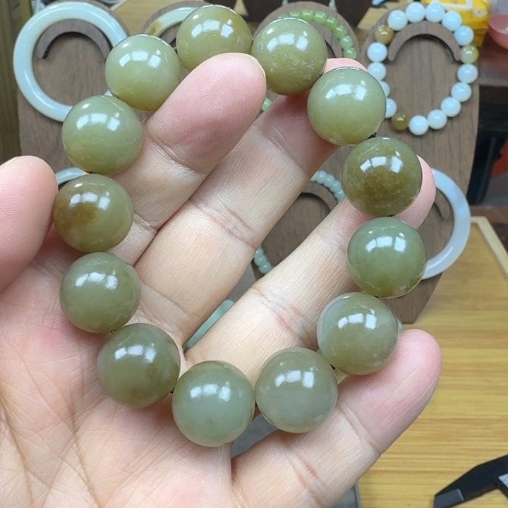 和田玉未镶嵌手串