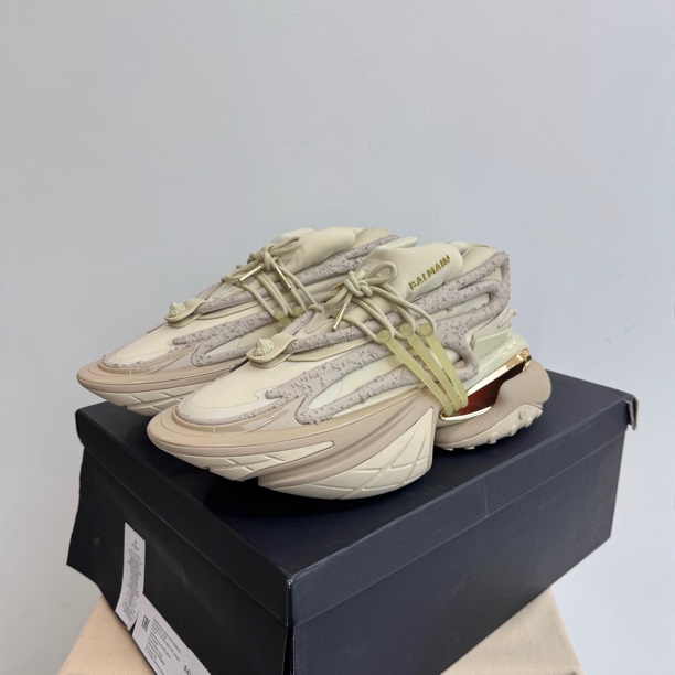 99新 BALMAIN/巴尔曼 原盒44码 独角兽 游艇鞋