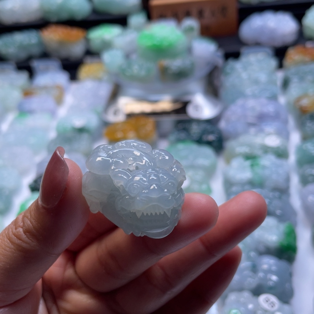 翡翠颈饰未镶嵌貔貅