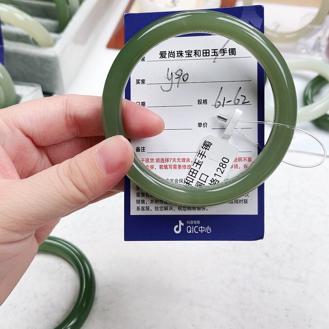 和田玉手镯未镶嵌甜*