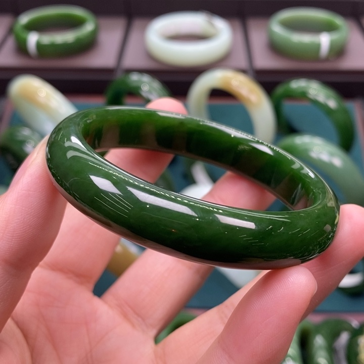 和田玉（碧玉）未镶嵌手镯