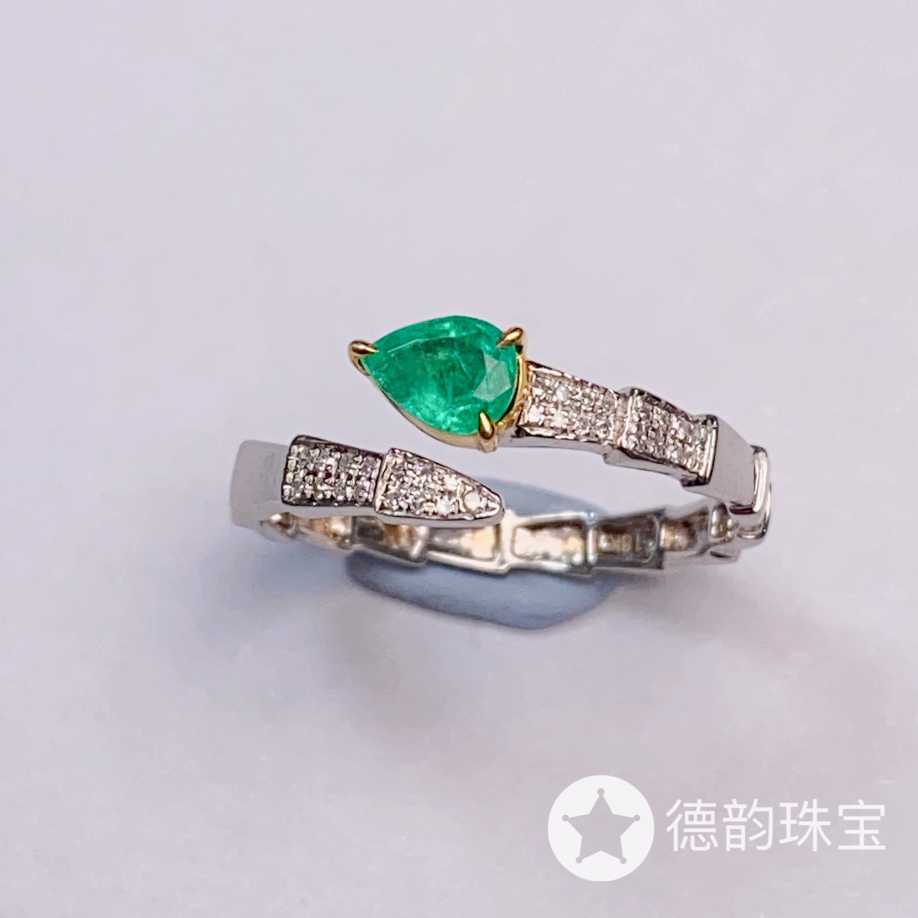 18k金镶嵌祖母绿戒指