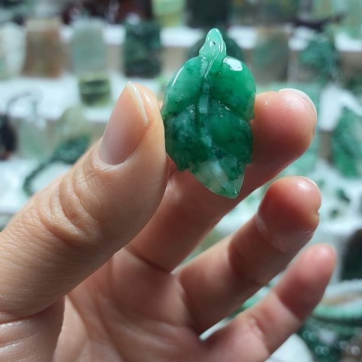 独山玉未镶嵌吊坠