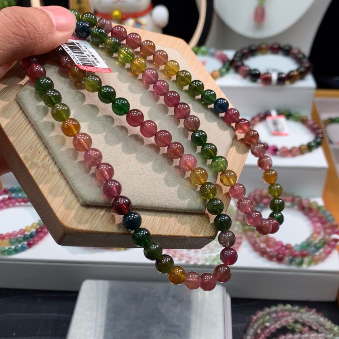 碧玺手链未镶嵌    6.8mm。  