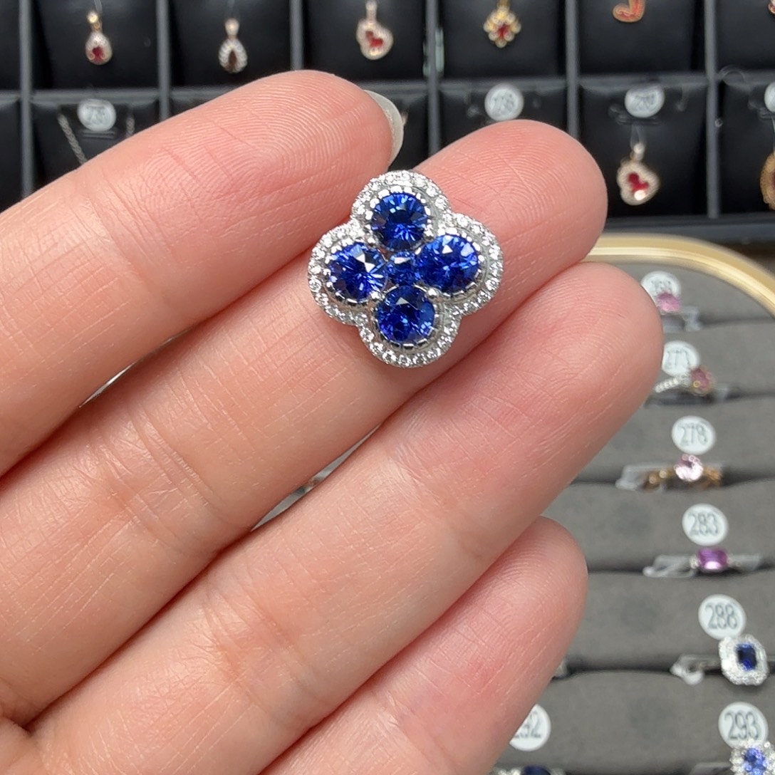 吊坠(不含链)蓝宝石18K金镶嵌绝美四叶草大吊坠2克拉