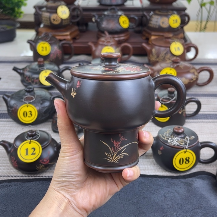 用***泥坭兴陶原矿坭料制作200 CC