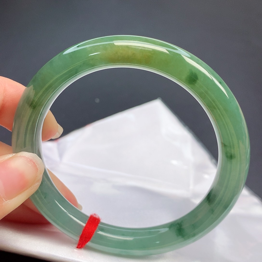 翡翠手镯（圆镯）未镶嵌l n n n n n n n