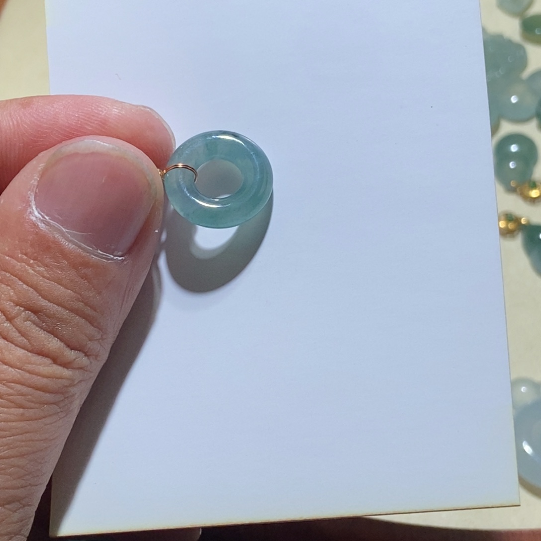 翡翠颈饰未镶嵌天然