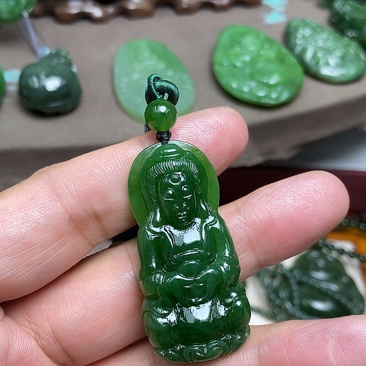 颈饰未镶嵌和田玉（碧玉）