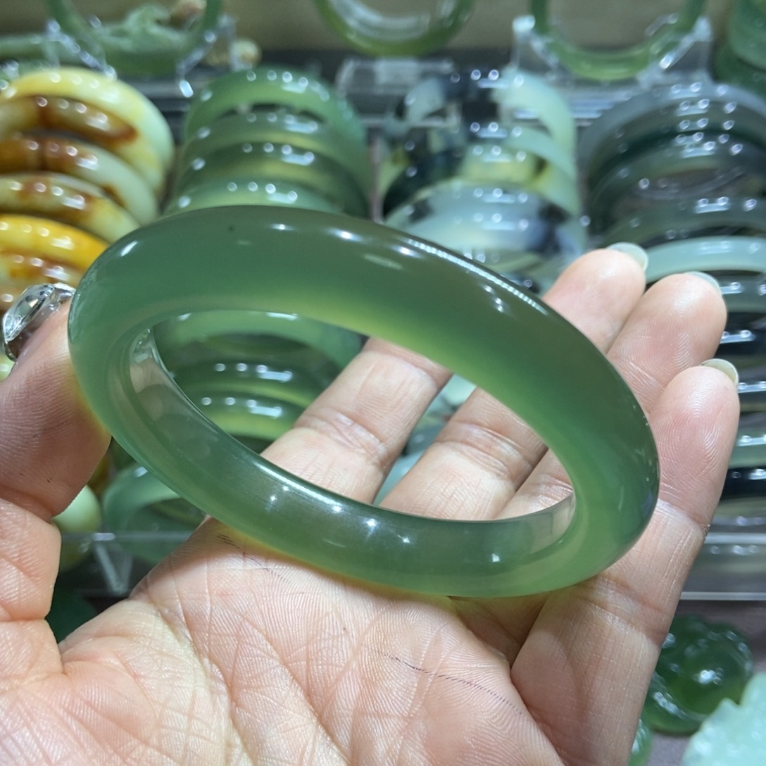 蛇纹石玉手镯未镶嵌60