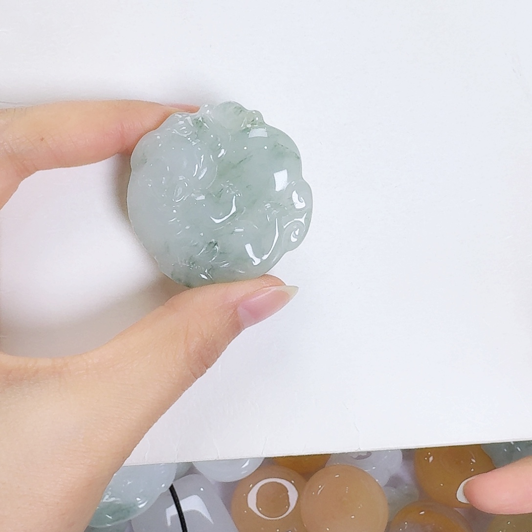 石英质玉未镶嵌颈饰貔貅牌