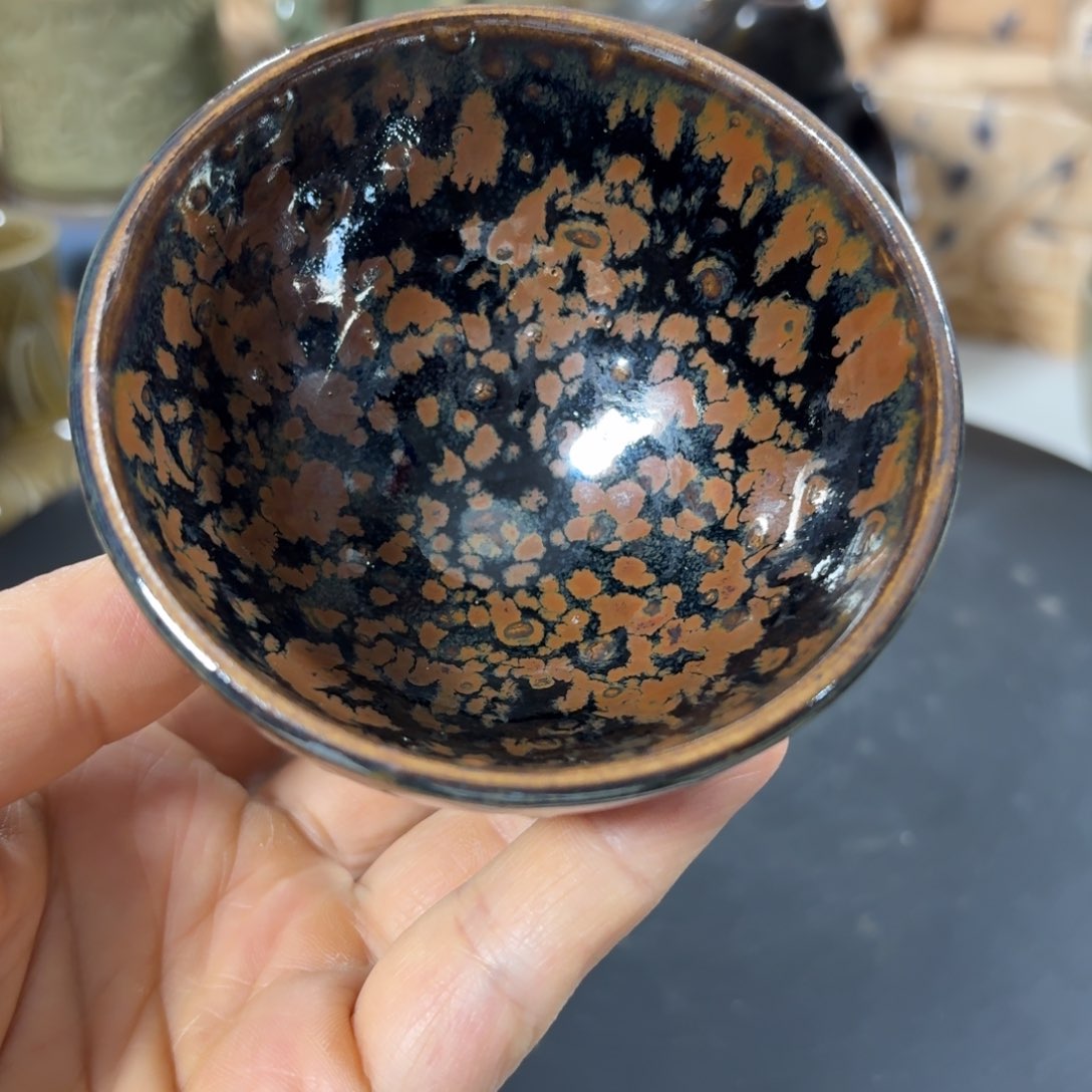 摆件器形美观大方典雅