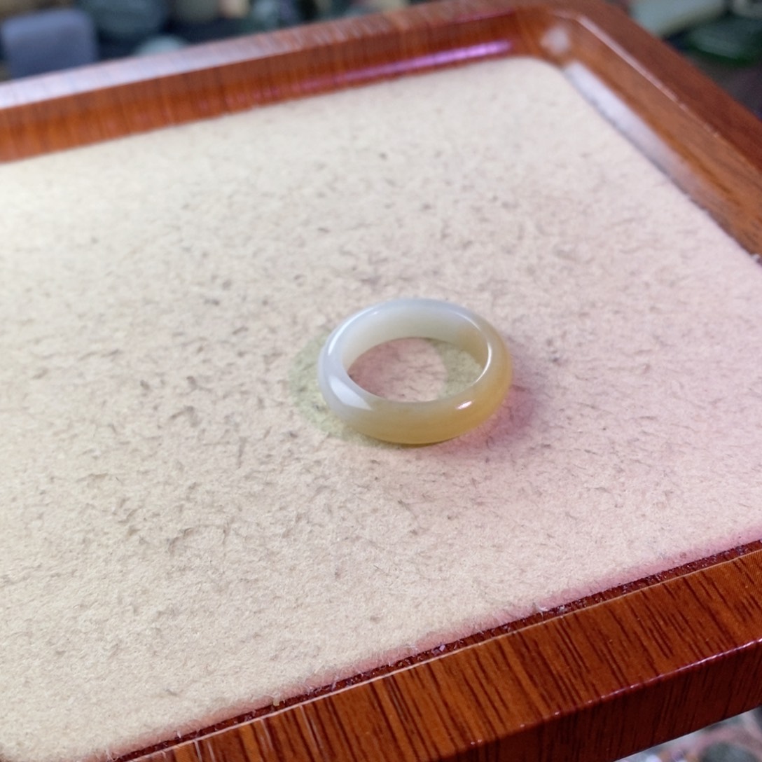 和田玉颈饰未镶嵌香**