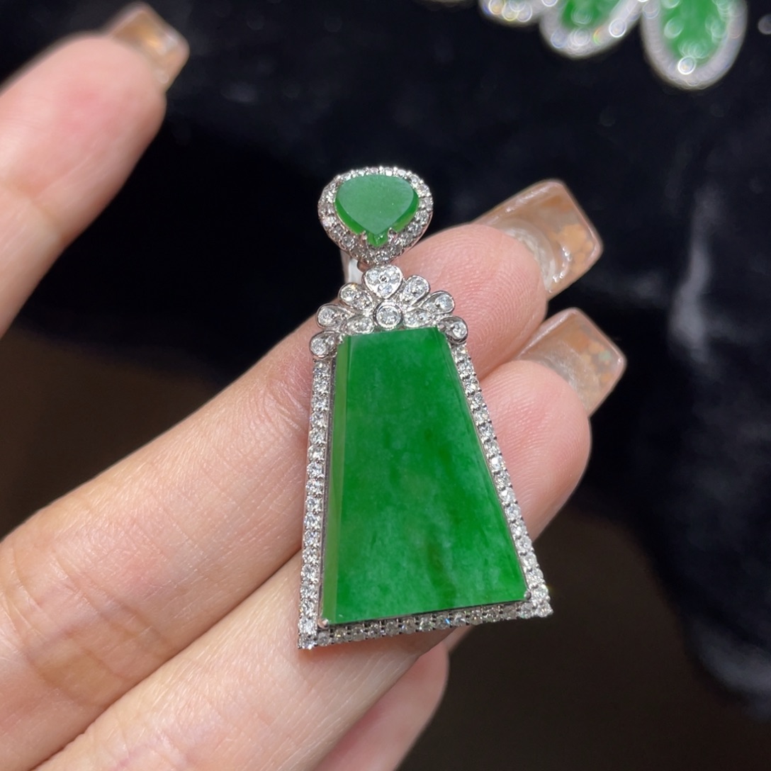 翡翠颈饰18K金镶嵌天然缅甸翡翠