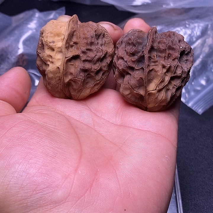 文玩核桃吊坠云南铁核桃直播21