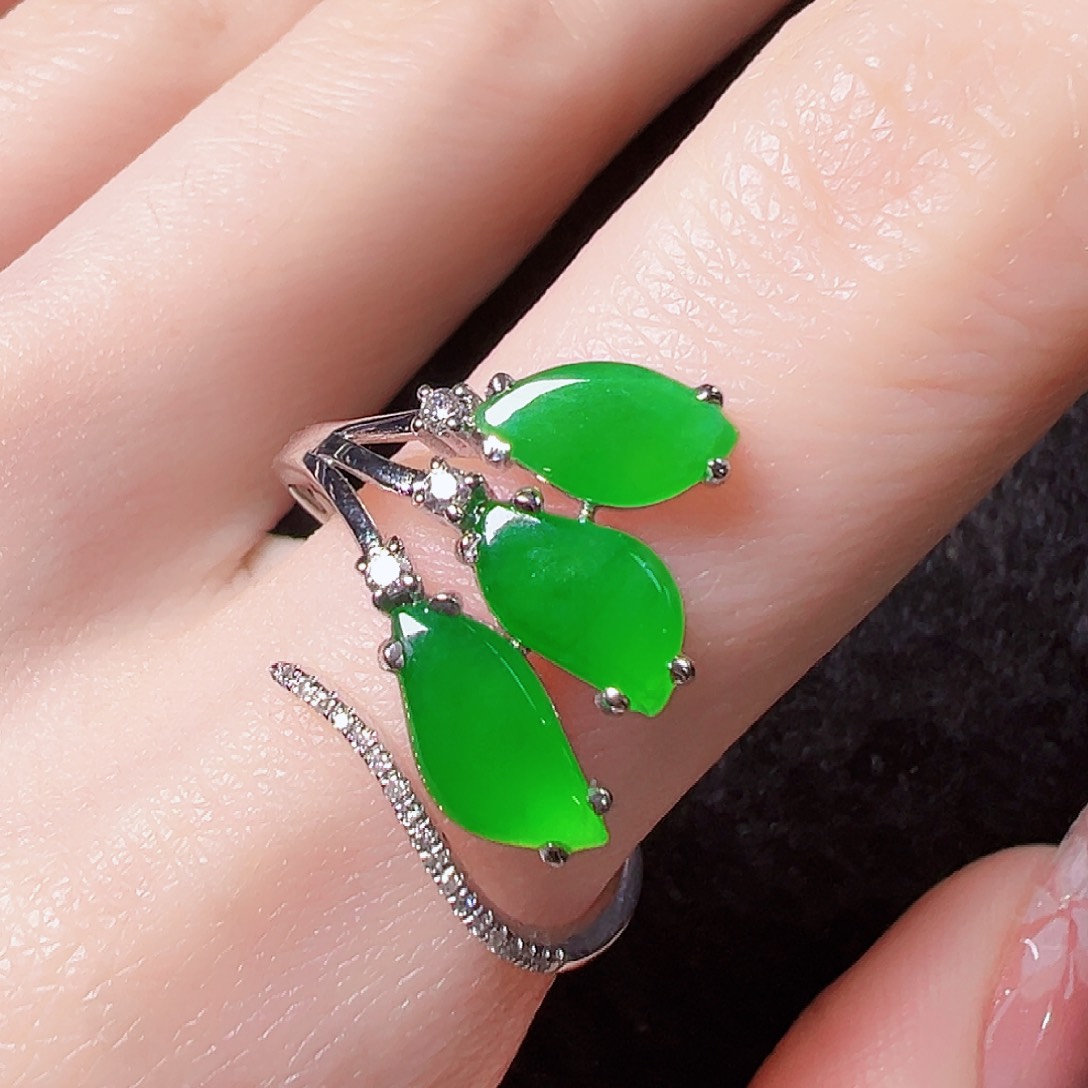 翡翠戒指18K金镶嵌签收后24小时鉴赏期，过时不退