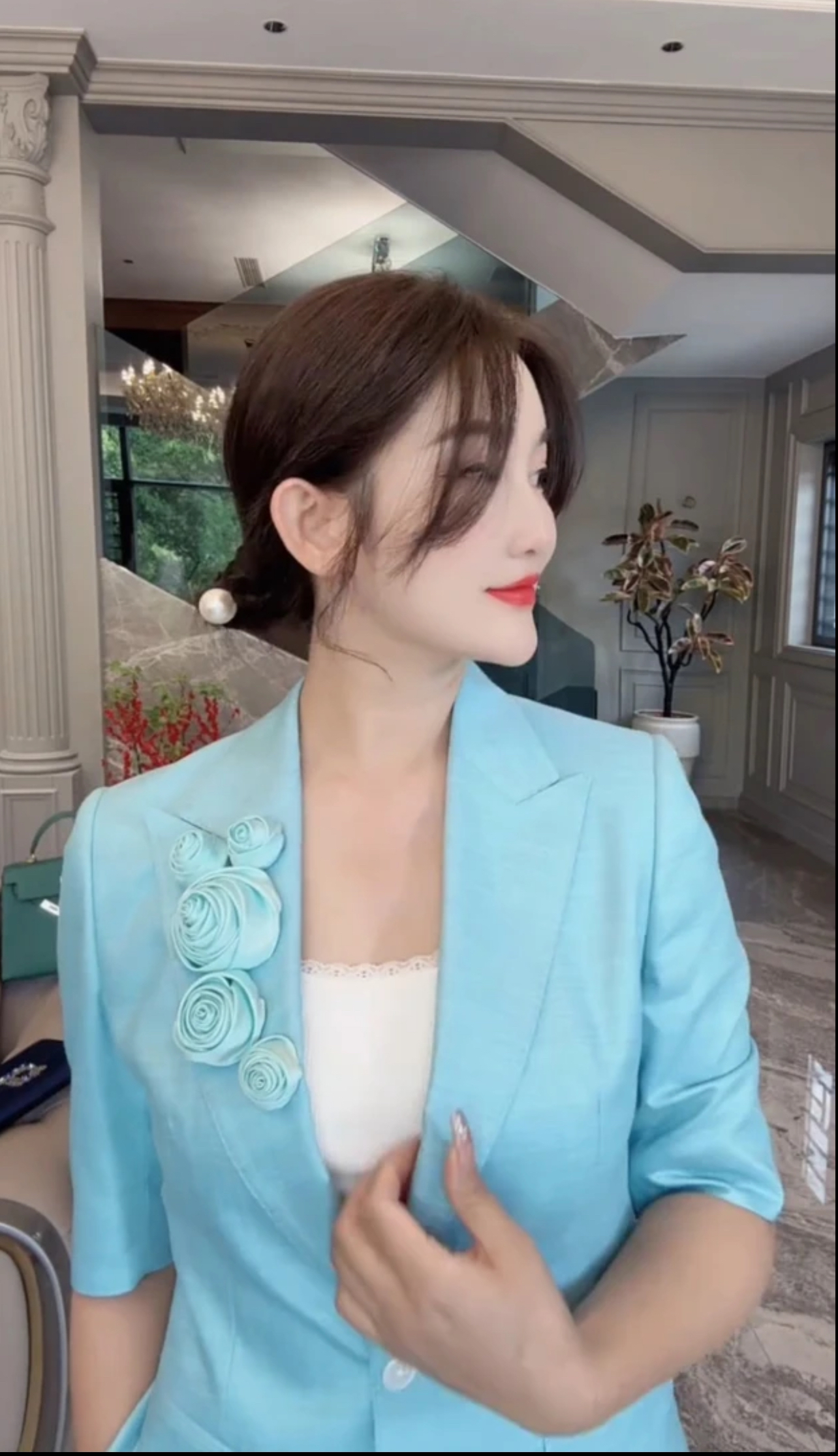 臻韩美2025爆款浅蓝色带玫瑰九分裤套装