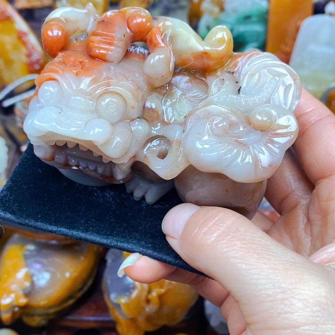 未镶嵌石英质玉（黄龙玉）颈饰