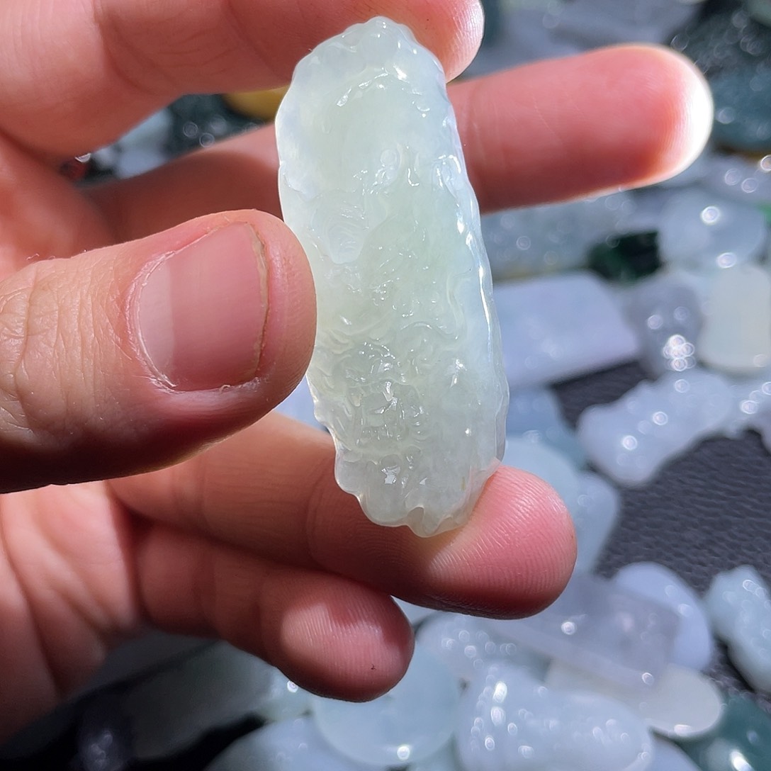 翡翠颈饰未镶嵌翡翠