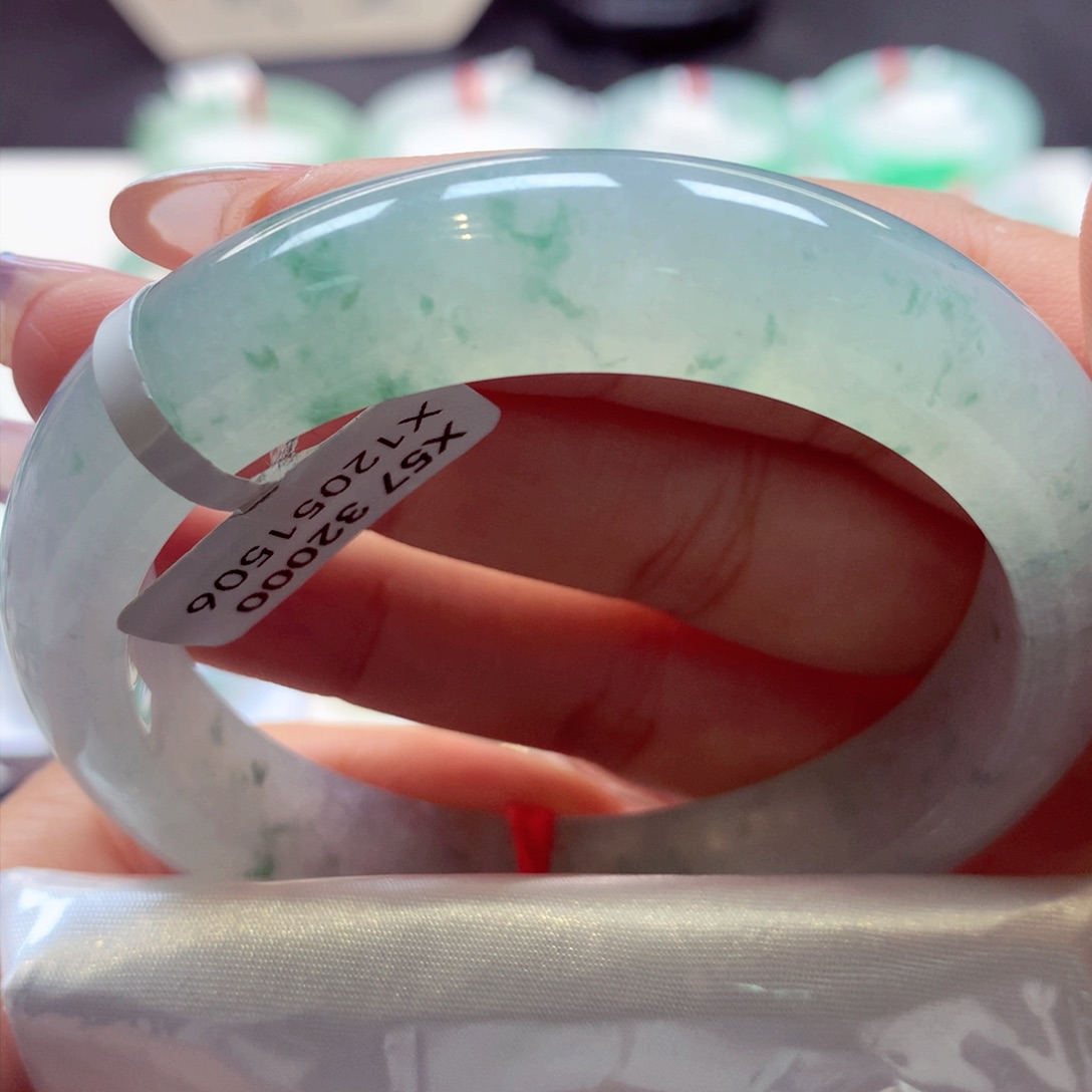 翡翠手镯未镶嵌（莫莫26）57正17号