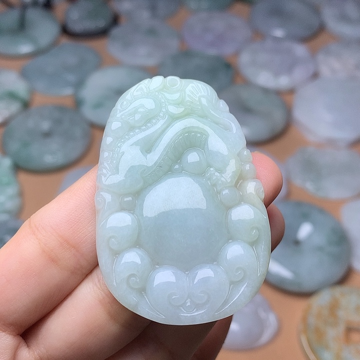 翡翠未镶嵌颈饰仿古龙