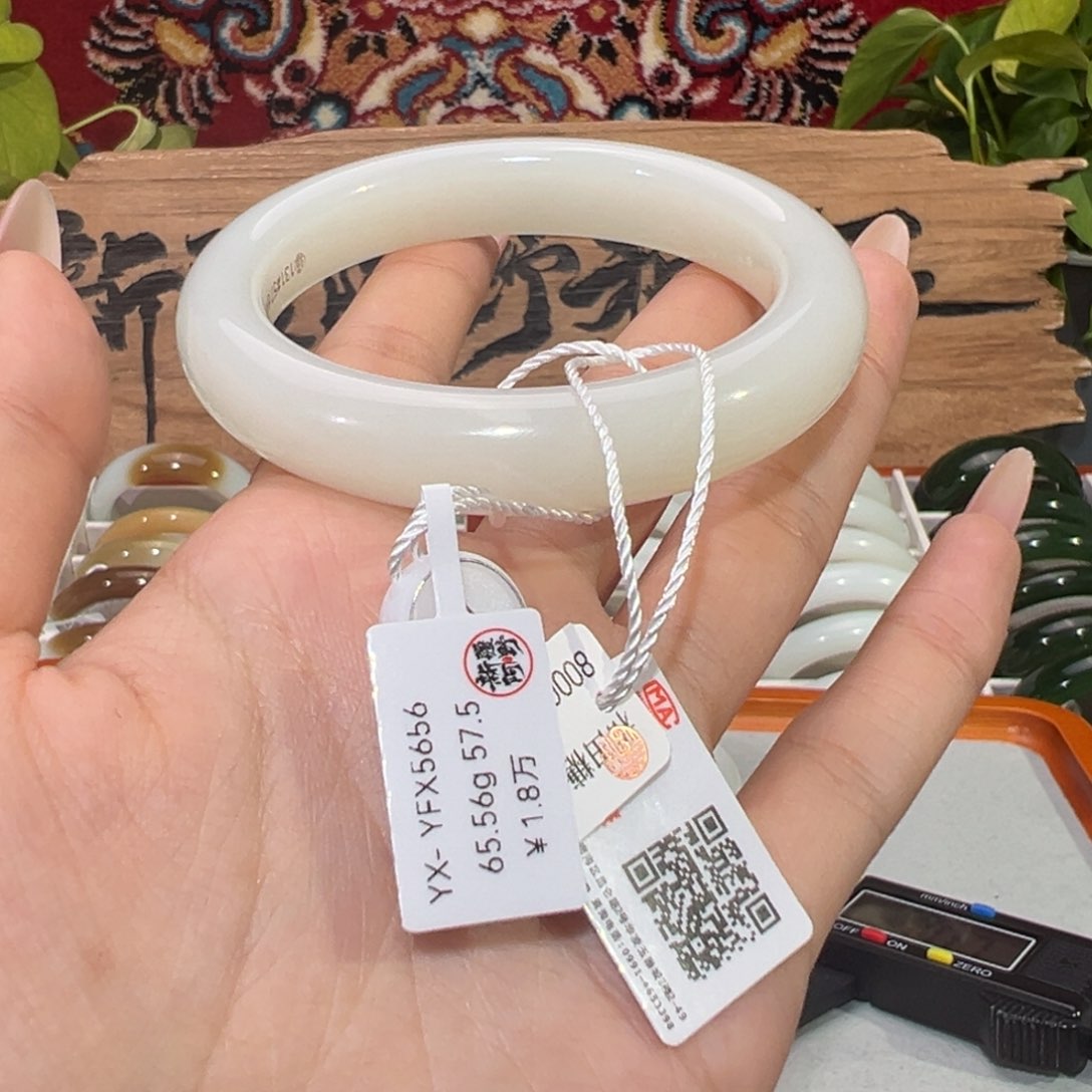 未镶嵌手镯和田玉羊脂白玉手镯 暖色调性价比首选