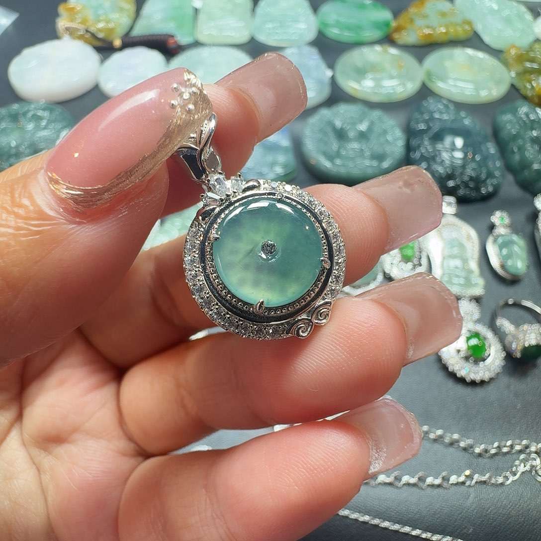 翡翠合金颈饰平安扣