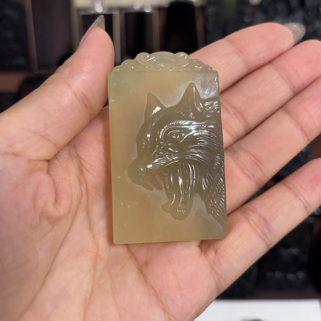 未镶嵌蛇纹石玉颈饰