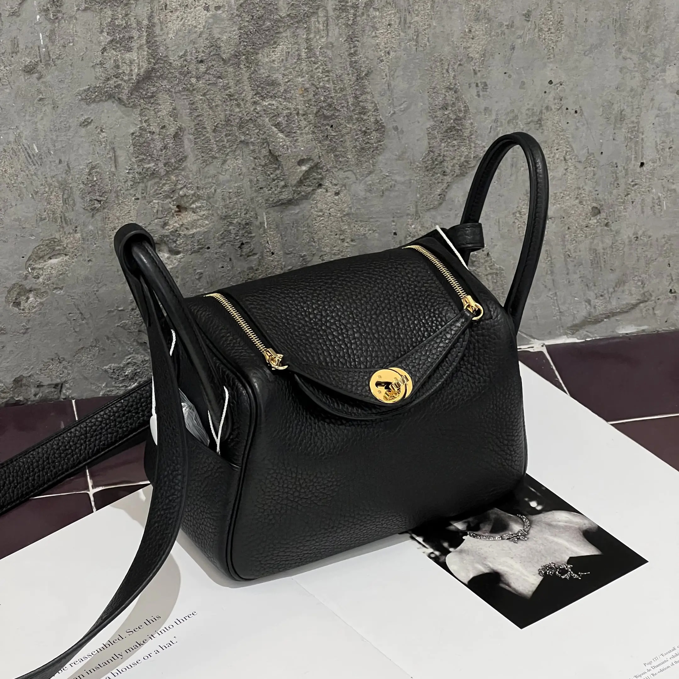 99新 Hermes/爱马仕 8915 黑金mini lindy  斜挎包Z刻