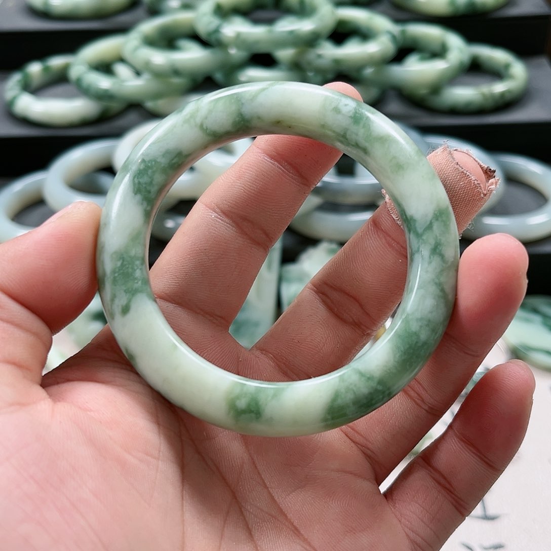 【闪购商品】未镶嵌透闪石-蛇纹石玉手镯老*