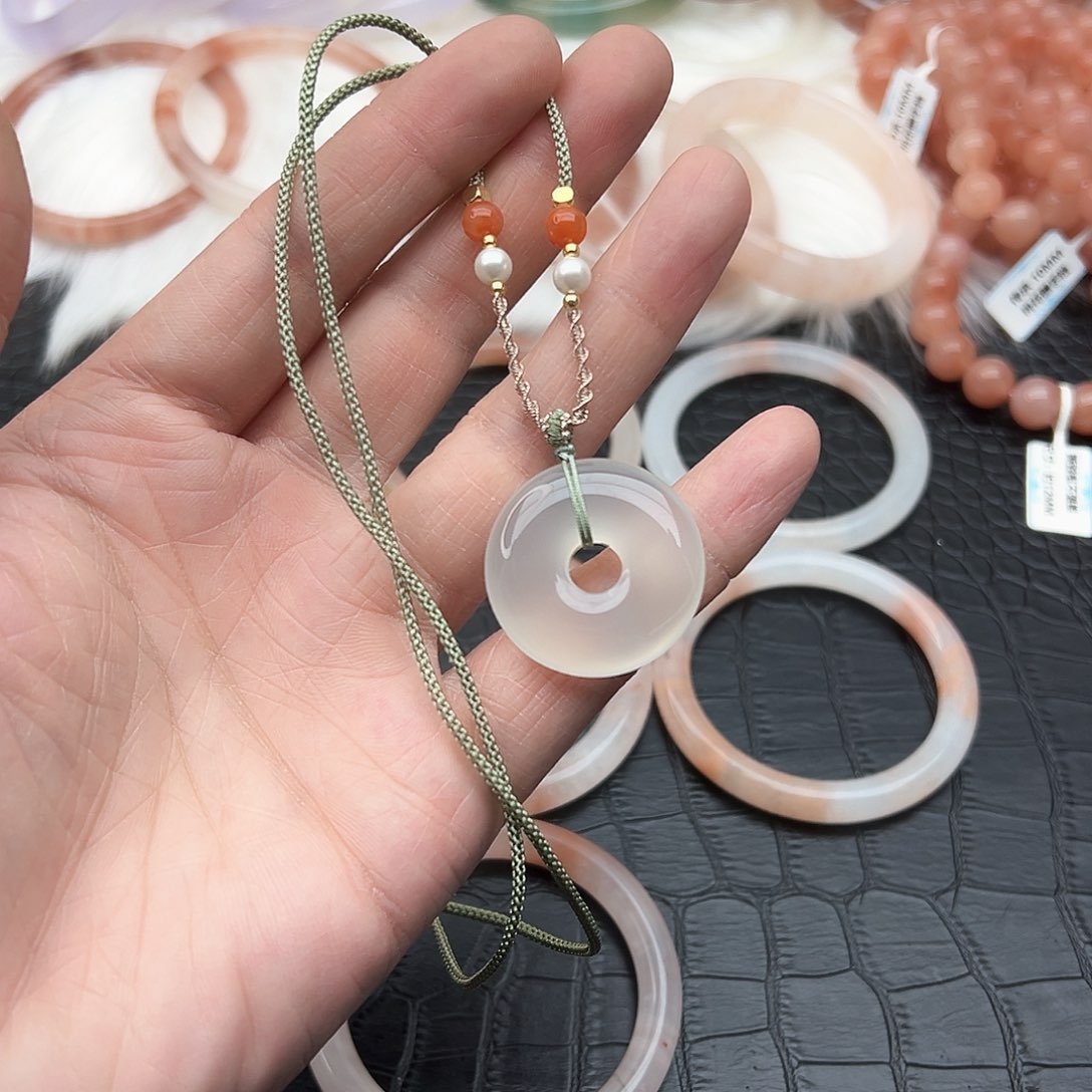 石英质玉手镯未镶嵌