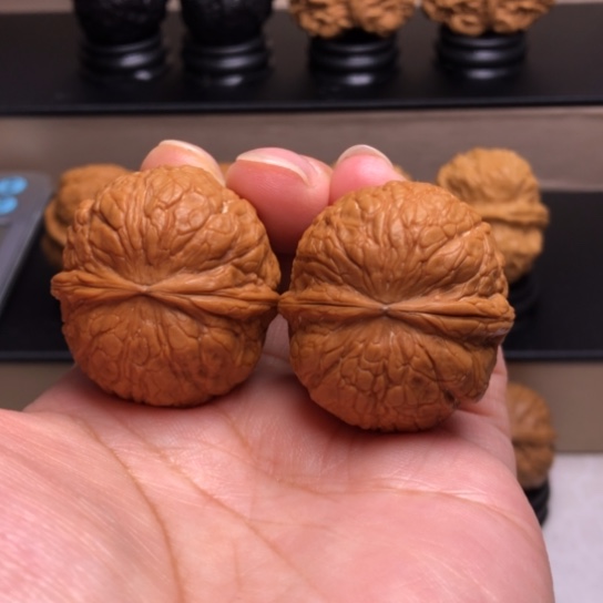 文玩核桃把件金蟒蛇皮球32