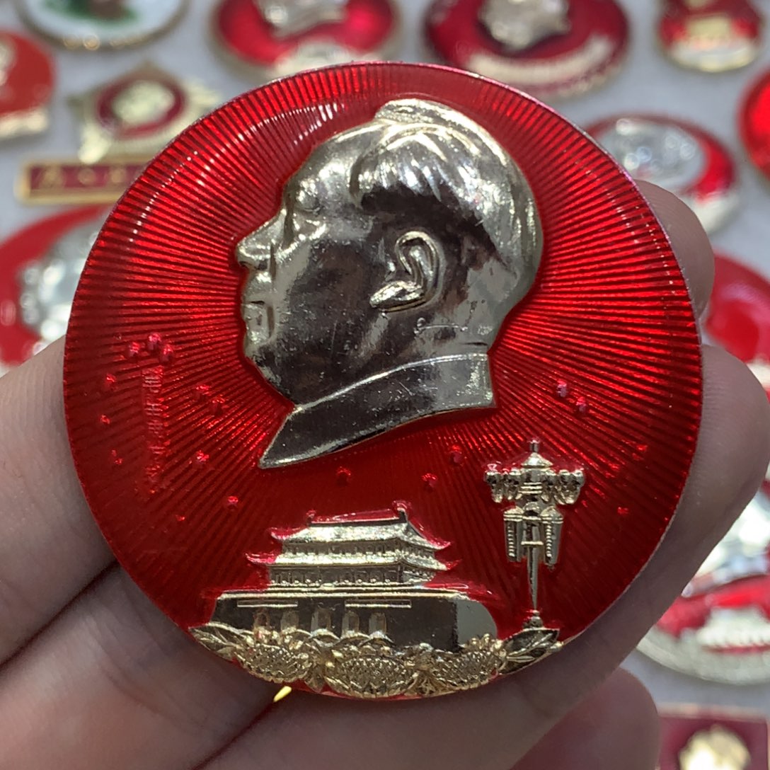 其他普通金属用***鱼红色纪念章 文像 