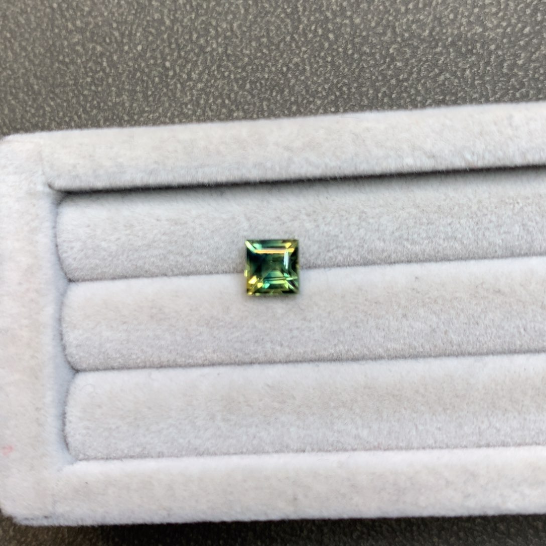 蓝宝石裸石未镶嵌天然蓝宝石裸石0.97ct