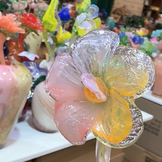 琉璃花瓶高40厘米宽8厘米