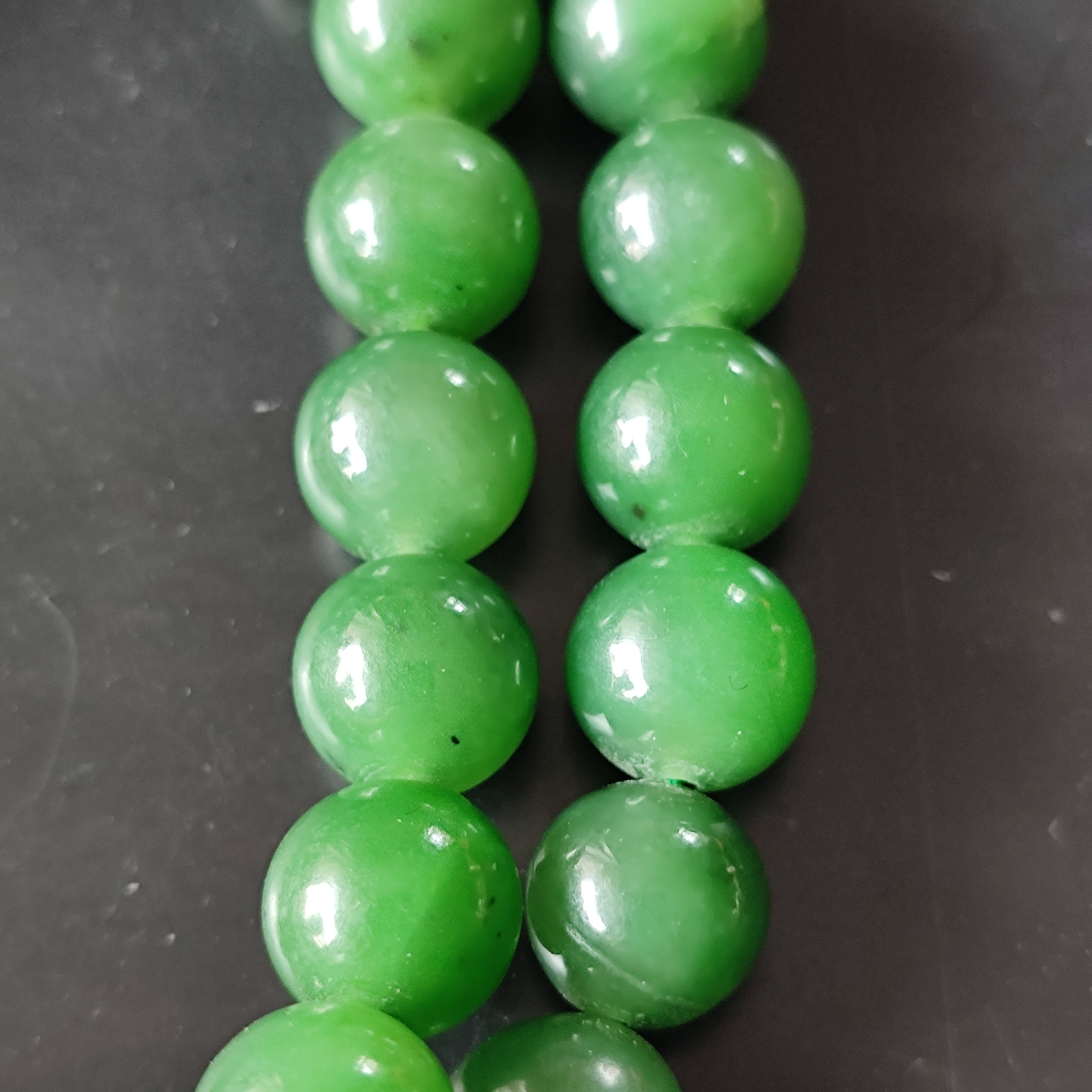 和田碧玉雕刻项链有黑点质地细腻珍藏