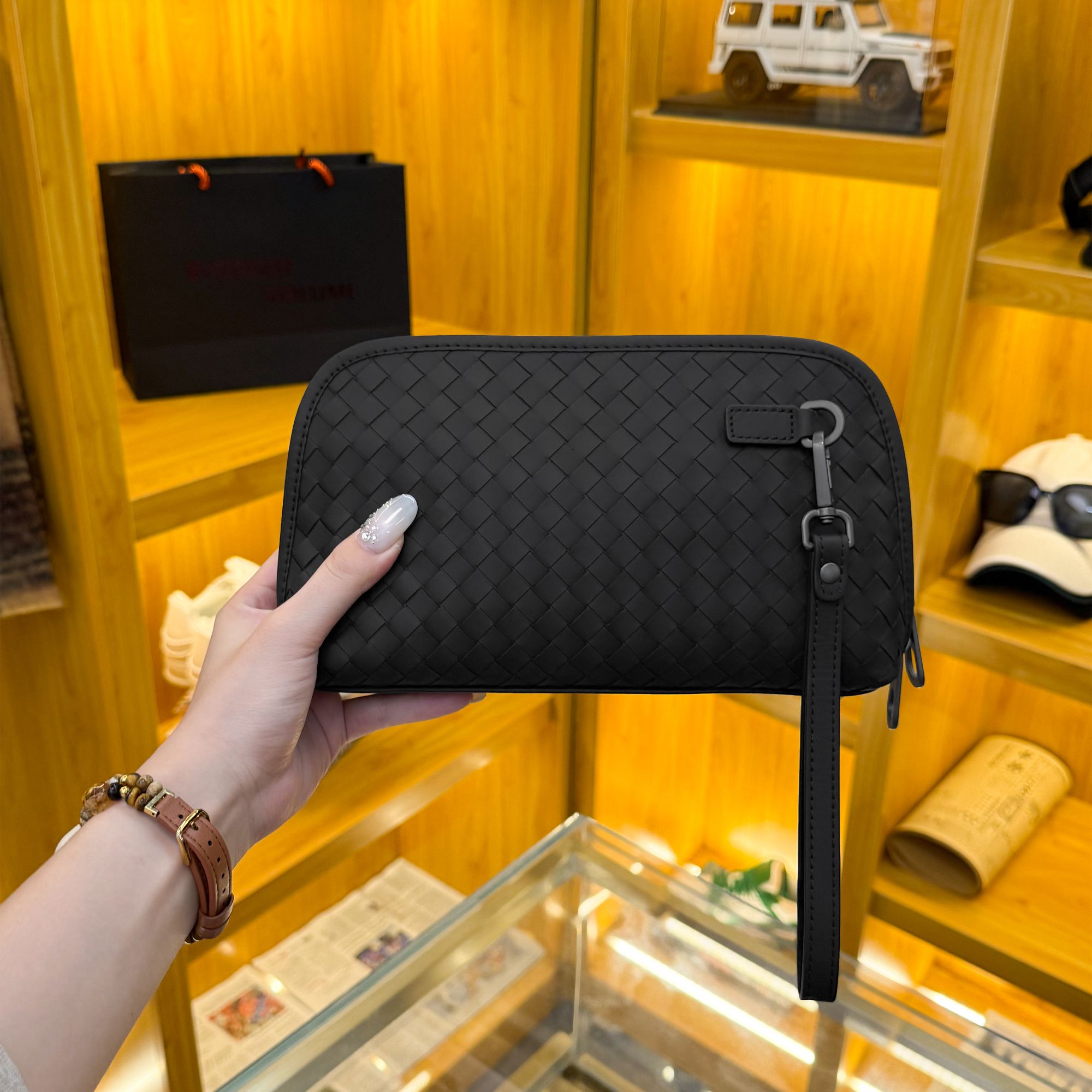 BVZOSOT VOLUME头层胎牛皮纯手工编织男士百搭手包手拿包商务休闲