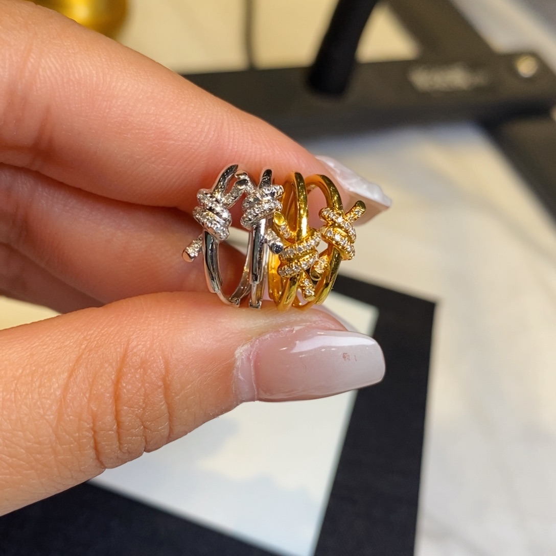 钻石耳饰18K金镶嵌设计款耳包（搭甜甜，轮胎圈）多样性发其一