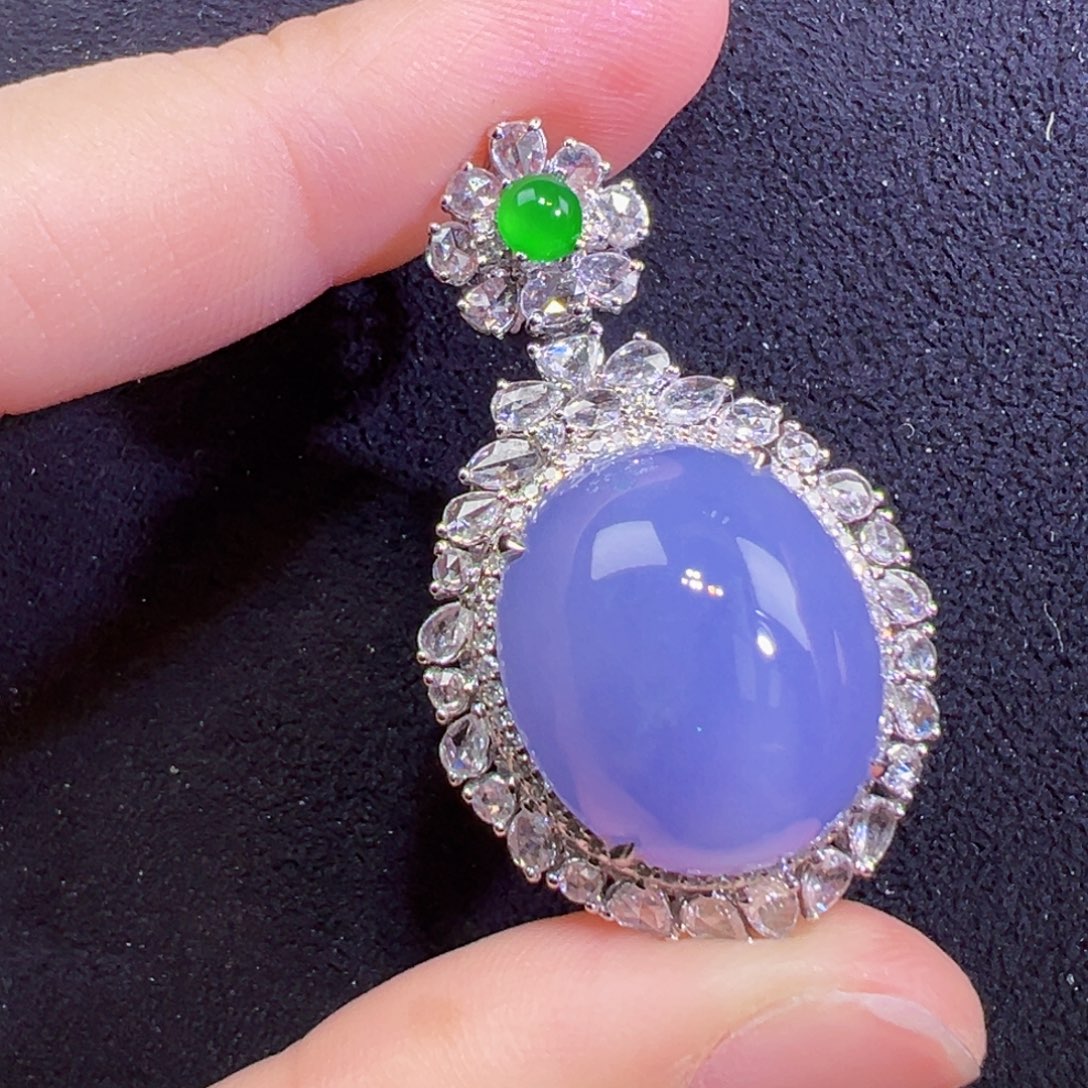 翡翠18K金镶嵌颈饰吊坠