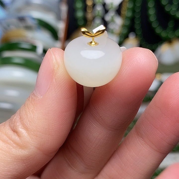 和田玉18K金镶嵌颈饰