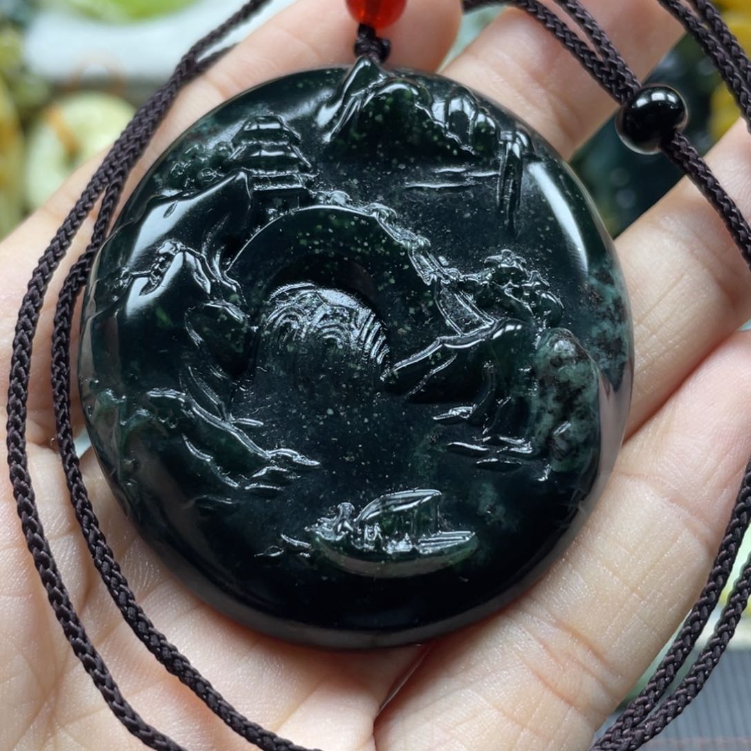 蛇纹石玉颈饰未镶嵌