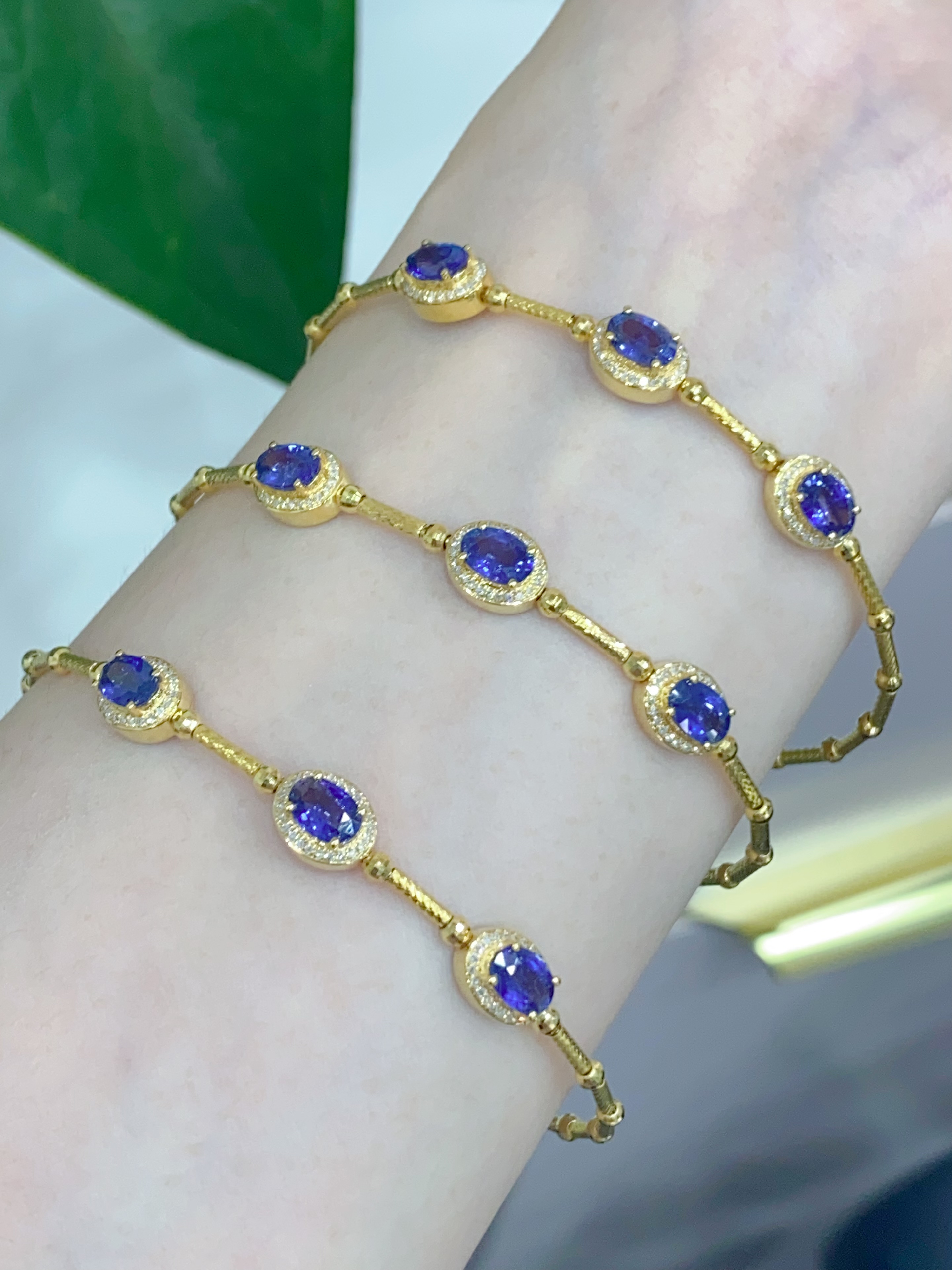 18K金镶嵌天然蓝宝石手镯 多样性发其一（圈口可调节）