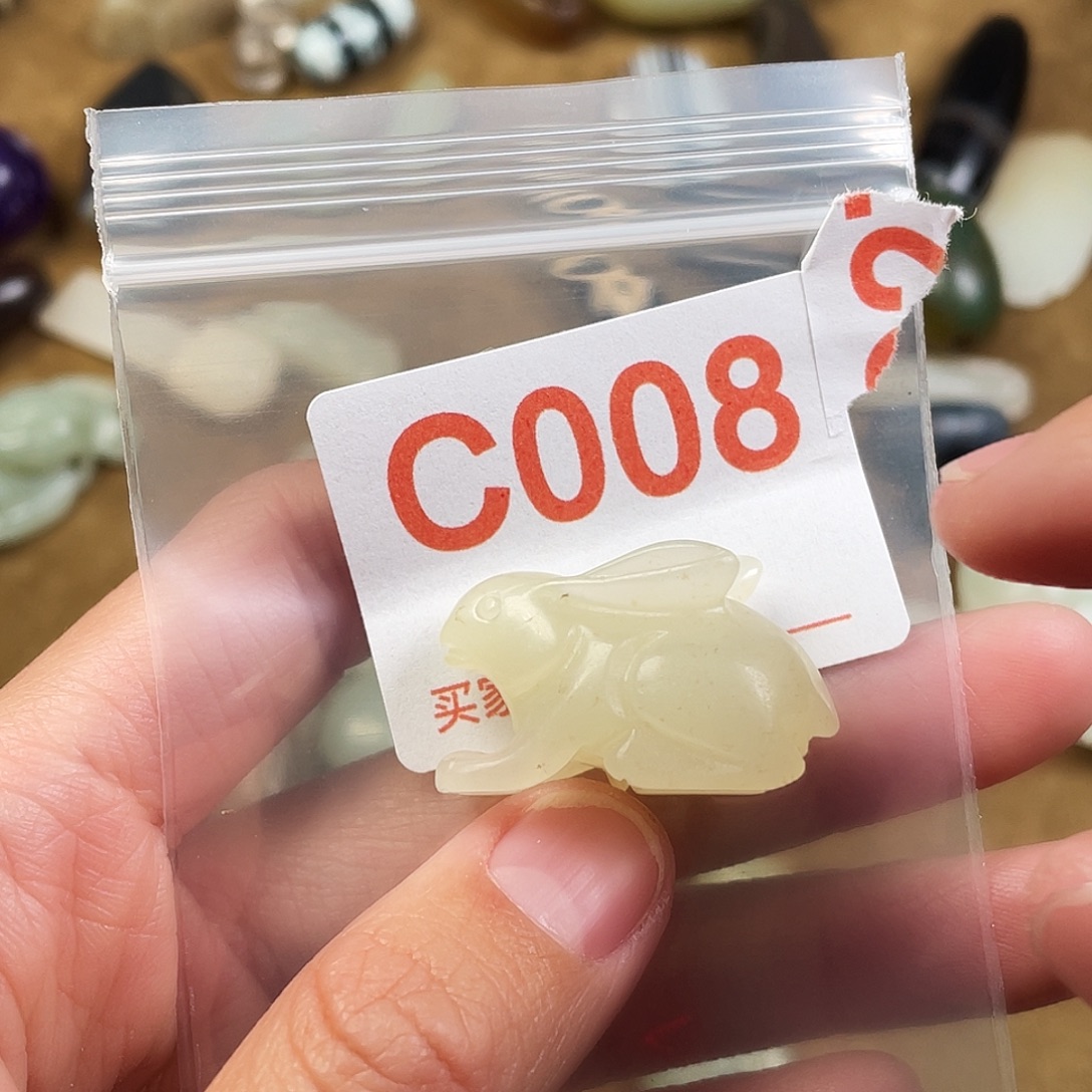 芦***石和田玉（糖玉）未镶嵌颈饰