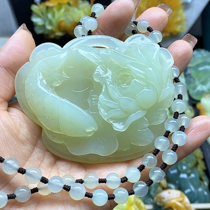 蛇纹石玉挂件未镶嵌