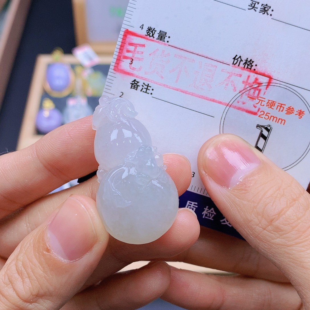 毛***虫翡翠未镶嵌颈饰翡翠