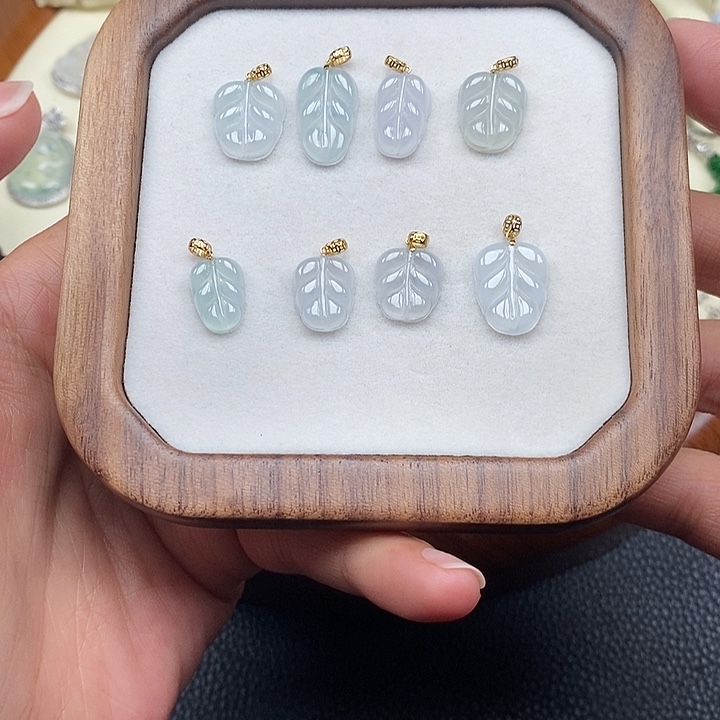 翡翠18K金镶嵌手链翡翠吊坠多样性发其一