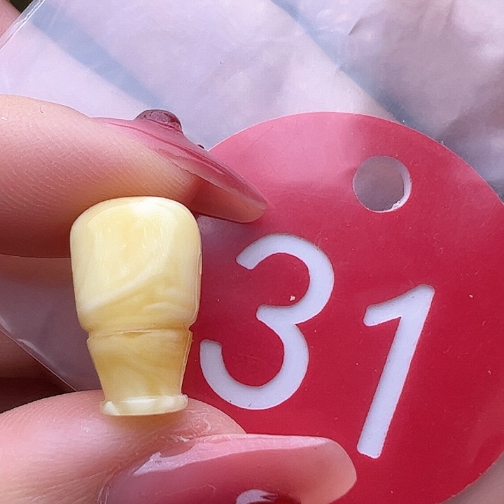 蜜蜡裸石未镶嵌微瑕 9.3mm 三通