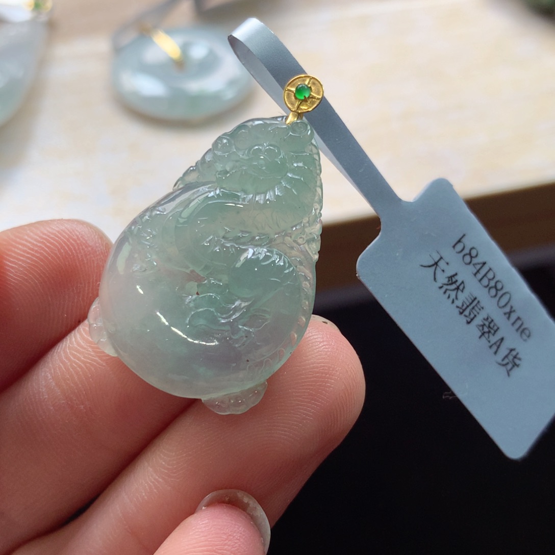 翡翠未镶嵌颈饰吊坠